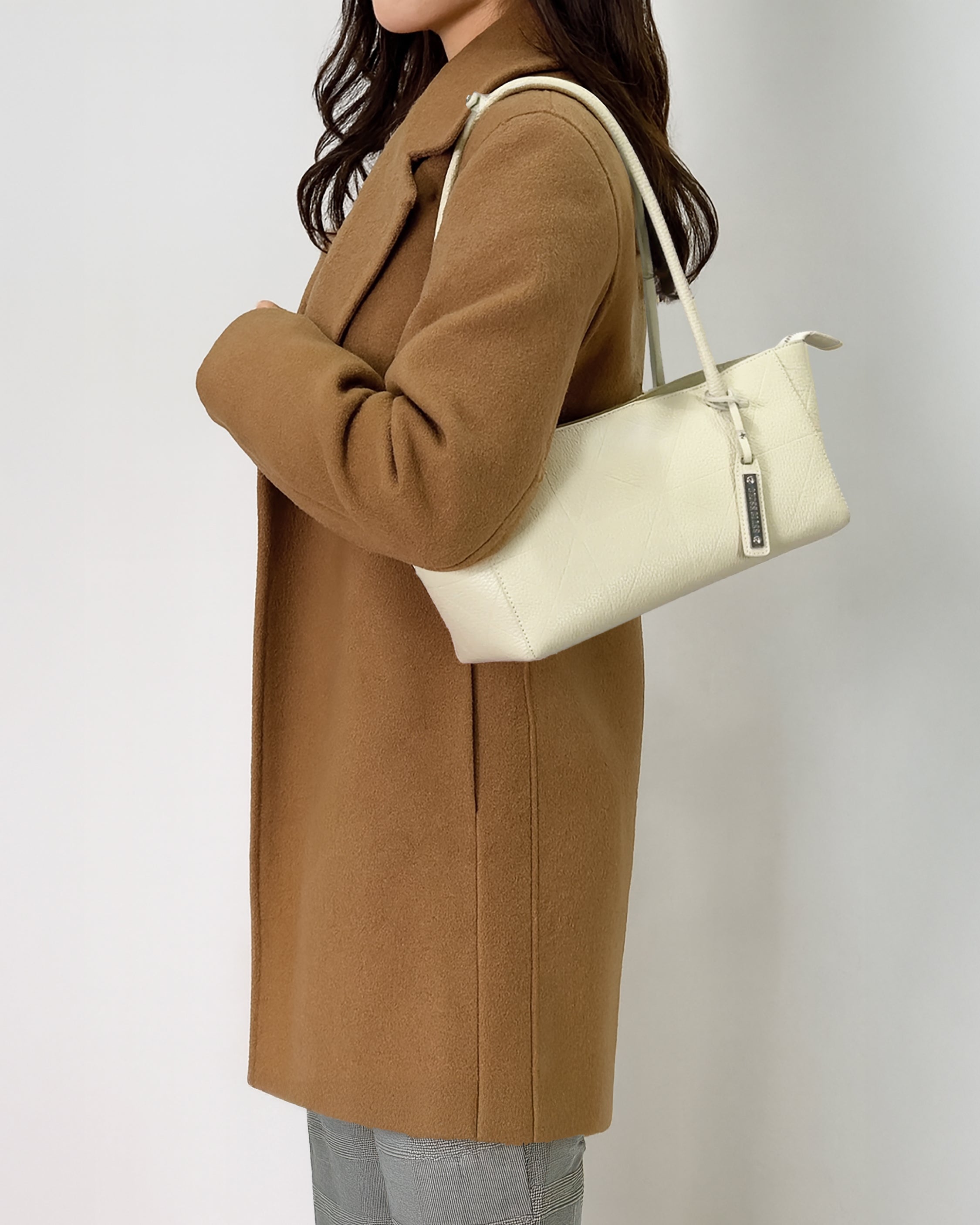 希少 ロブスタレザー ポップス トーマス社 ブライドルレザー グリーン タング 希少 ロブスタレザー ポップス トーマス社 ブライドルレザー